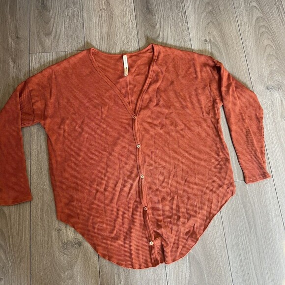 The Group Babaton Oversized VNeck Button Down Waffle Knit LongSleeve Size Large - Picture 2 of 13